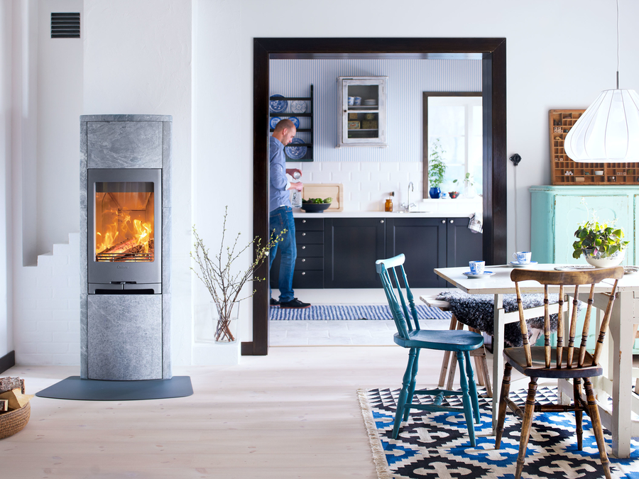 Contura 790T, талькомагнезит, металлическая дверца, отделанная талькомагнезитом печь-камин
