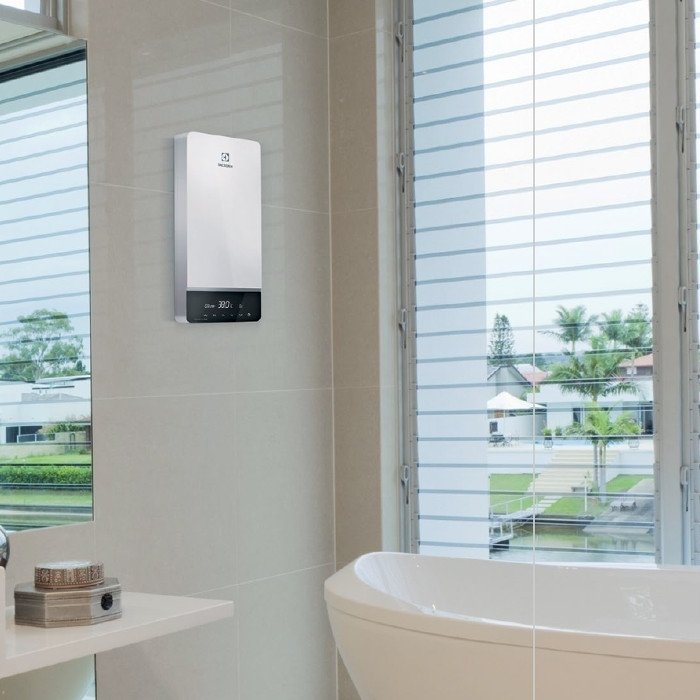 Electrolux NPX 12-18 SENSOMATIC PRO электрический проточный водонагреватель 18 кВт