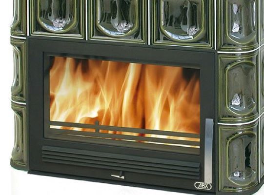 ABX KARELIE Exclusive белый цоколь, зеленая дровяная печь