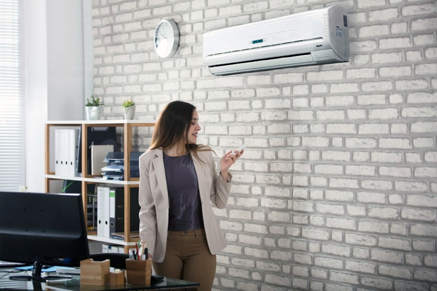 Aermec FCWI 32 2V настенный фанкойл до 2,5 кВт