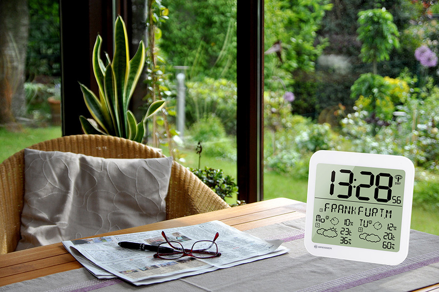 Bresser MyTime Meteotime LCD, белые проекционные часы