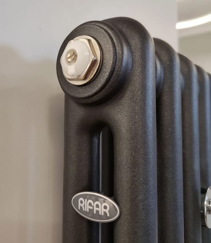 Rifar TUBOG Ventil 2180 DV1 Антрацит 6 секц., нижн. радиатор отопления